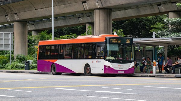 What are the requirements for driving a HGV (Heavy Goods Vehicle) in the UK?